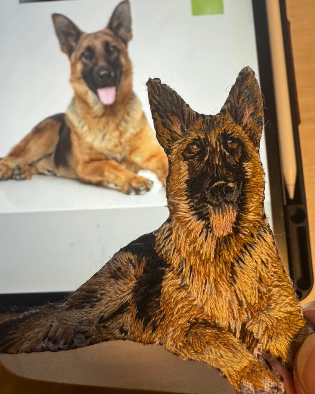 7.5cmサイズの刺繍作品